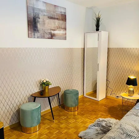 Hostal Clicktheflat Solidarnosci Center