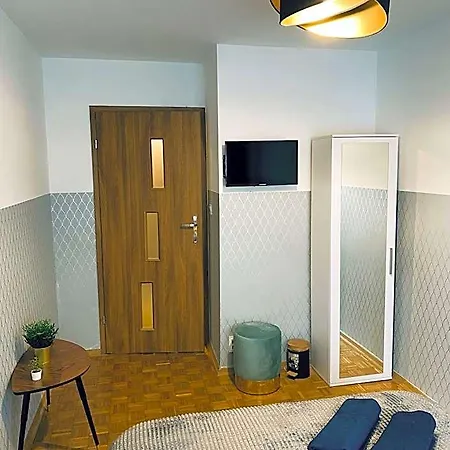 Clicktheflat Solidarnosci Center אכסניה ורשה