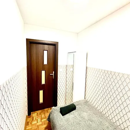 Clicktheflat Solidarnosci Center ורשה