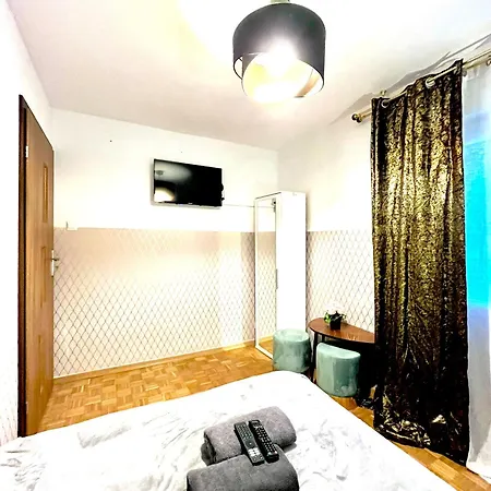 אכסניה Clicktheflat Solidarnosci Center