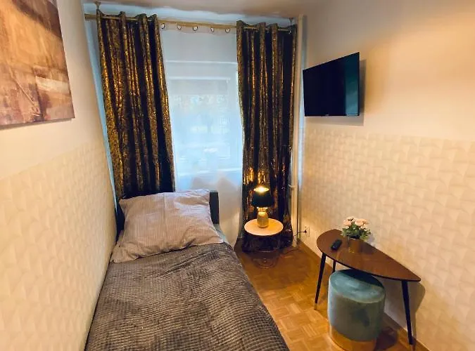 Clicktheflat Solidarności Center Hostel *