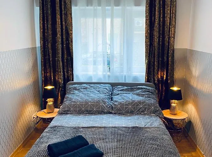 Hostel Clicktheflat Solidarności Center *